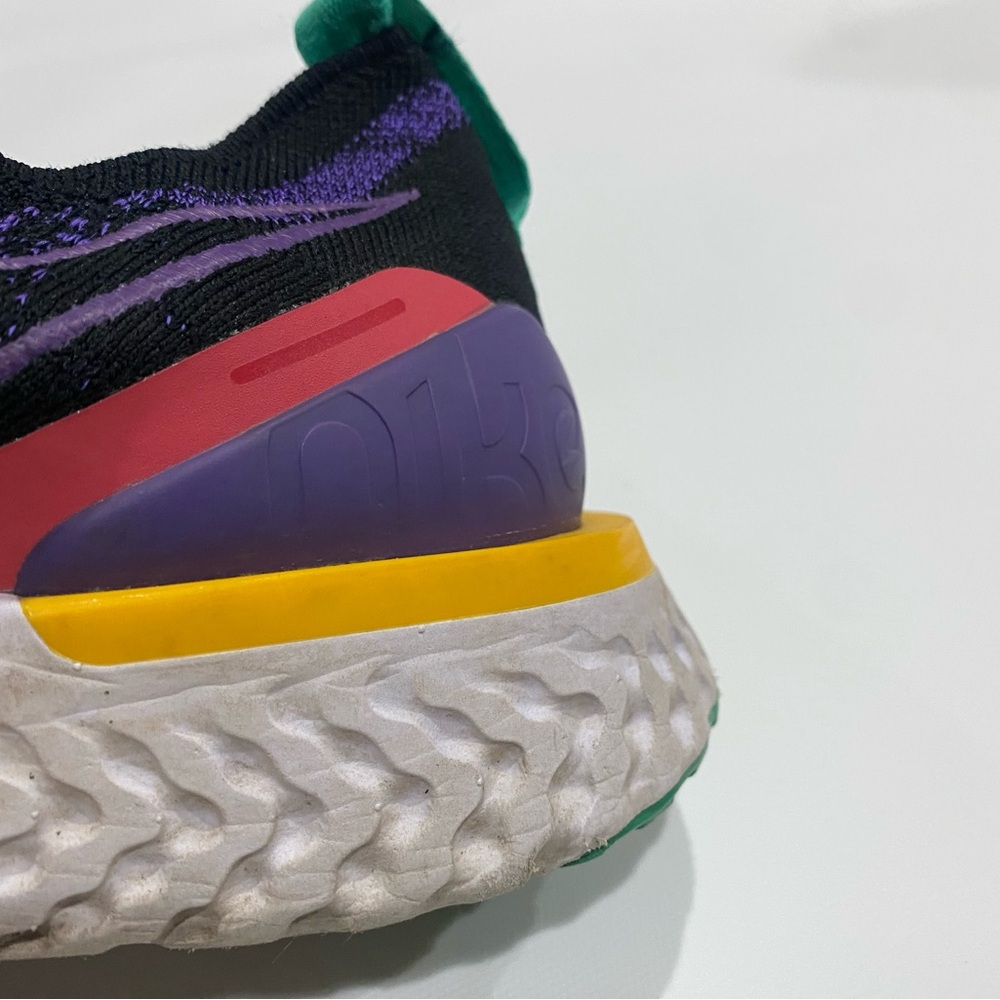 Nike Epic Phantom React Flyknit running shoe in 'Black Multi'. Womens size 8.5 - Picture 7 of 8